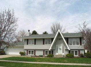 502 Plain Hills Dr, Grand Forks, ND 58201