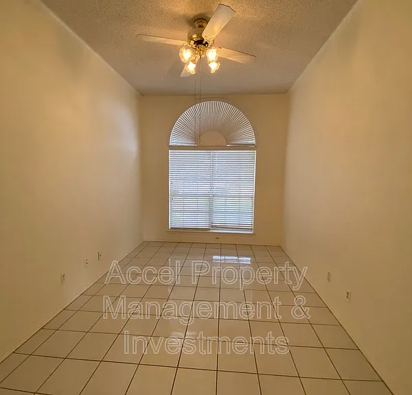 6617 N 40th St — Photo 5