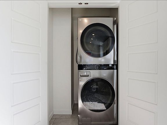 4th image of 500 Denver Ave #11A