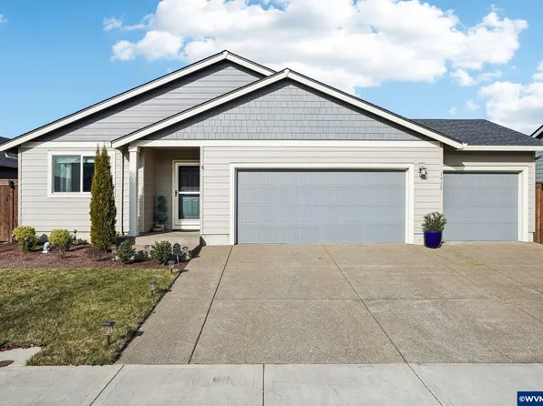 1935 Smith Dr, Woodburn, OR 97071