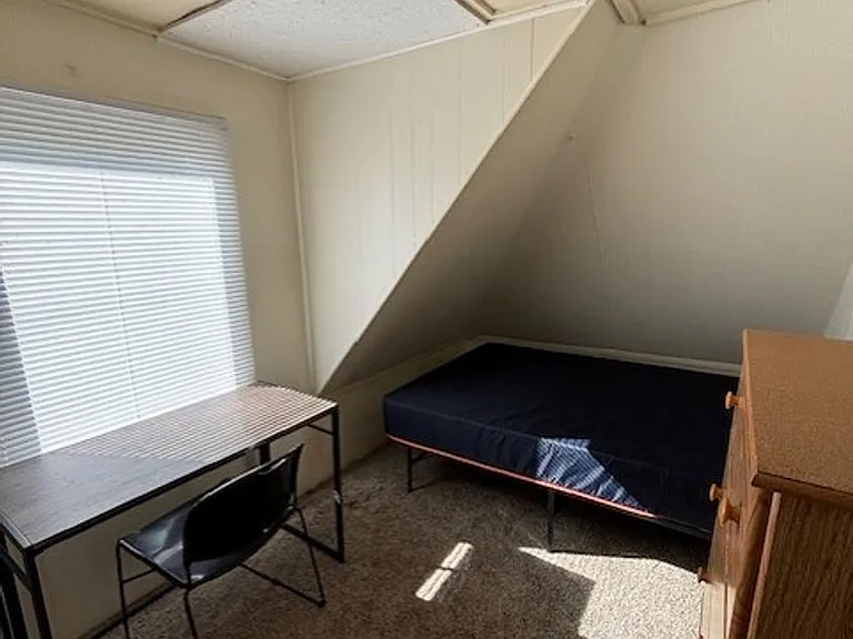 702 W Green St — Photo 13
