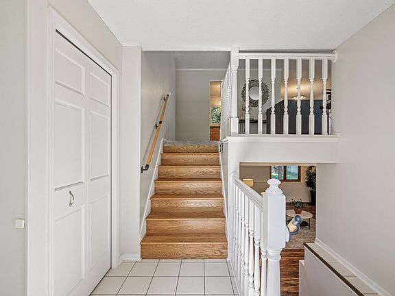 4th image of 435 Glacier Ln N