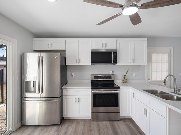 5th image of 3047 W GREENWAY Road