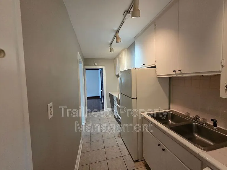 1807 W 41st St #2W — Photo 3