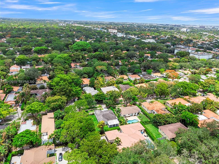 1015 Pizarro St — Photo 37