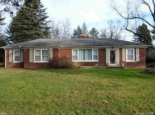 20706 Kennoway Cir, Beverly Hills, MI 48025