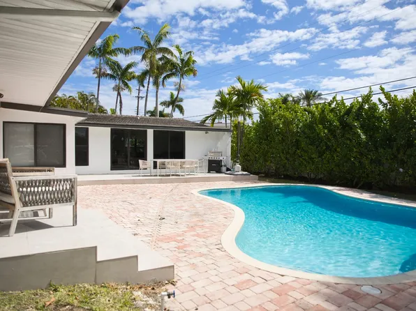 536 Hibiscus Dr, Hallandale, FL 33009