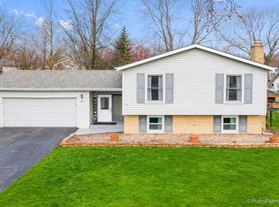 722 Maple Ln, Darien, IL 60561