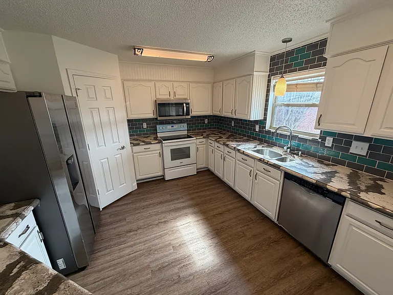 4022 Wiltshire Dr — Photo 14