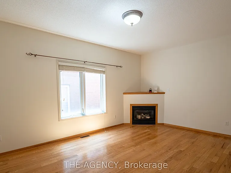 45 Silvervalley Dr #UPPER — Photo 5