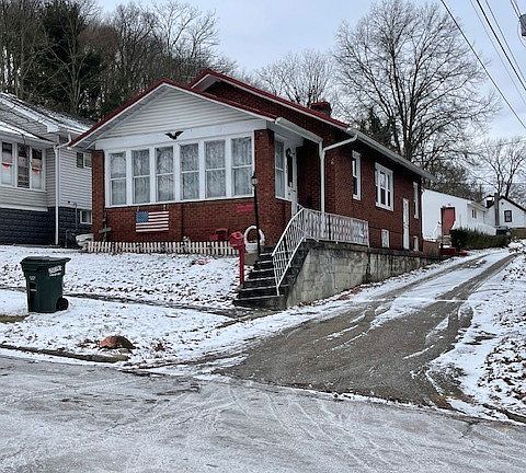2nd image of 130 S Uhrich St