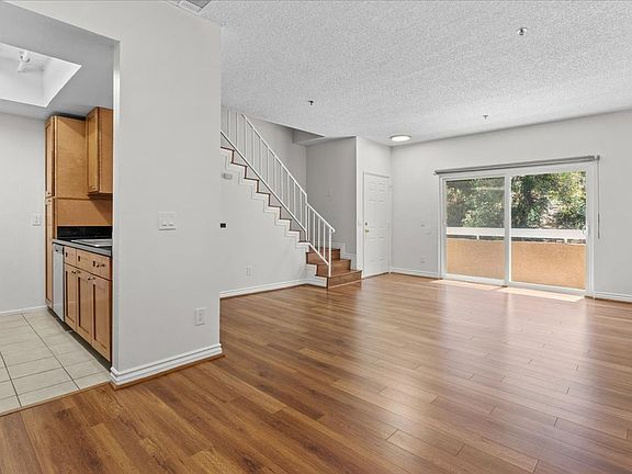 4th image of 22711 Del Valle St APT 109