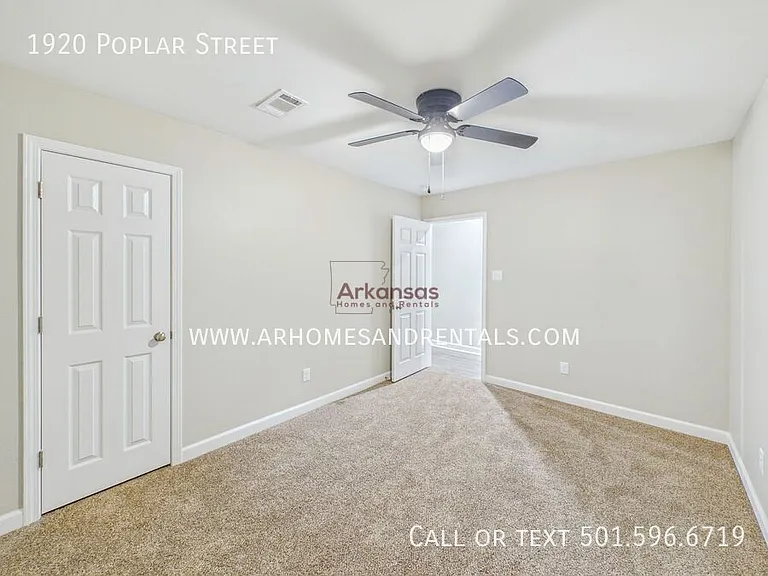 1920 N Poplar St — Photo 9