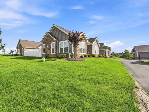 125 Village Ln #4B, Finleyville, PA 15332