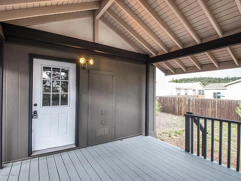 Covered back deck and fully fenced yard
