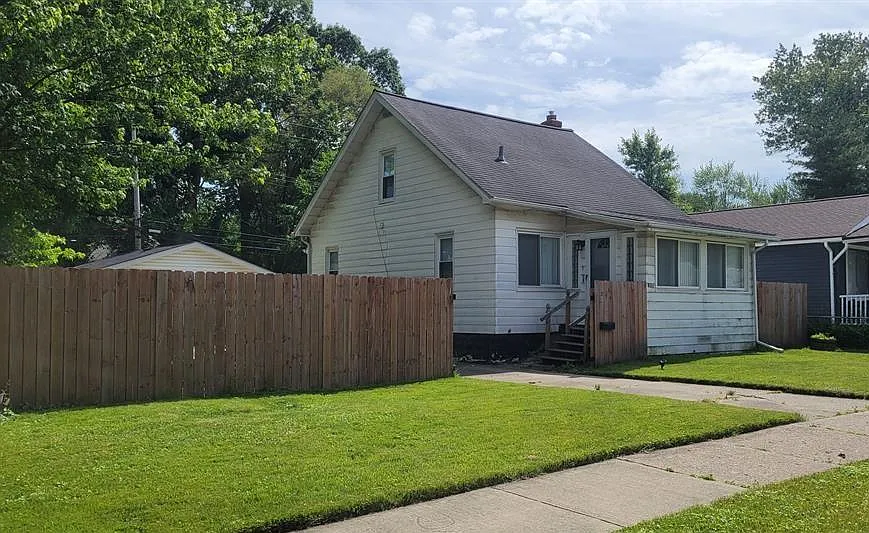 359 W Maxlow Ave photo 1