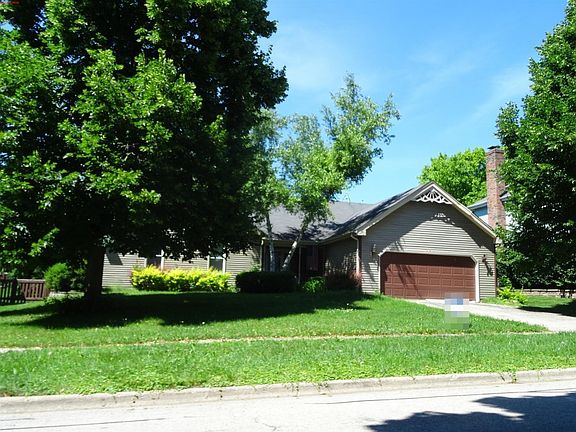 3rd image of 316 Sherwood Dr
