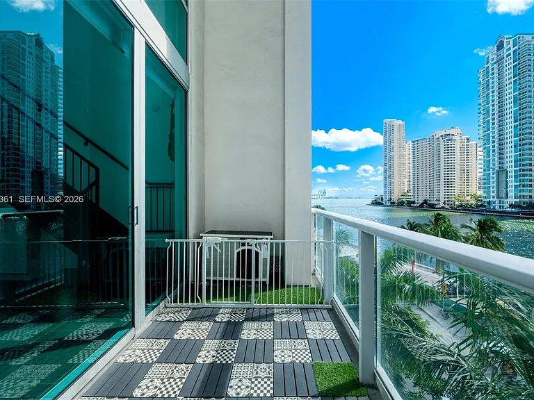 300 S Biscayne Blvd #L-410 — Photo 28