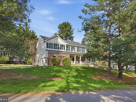3rd image of 17550 Deavers Ct
