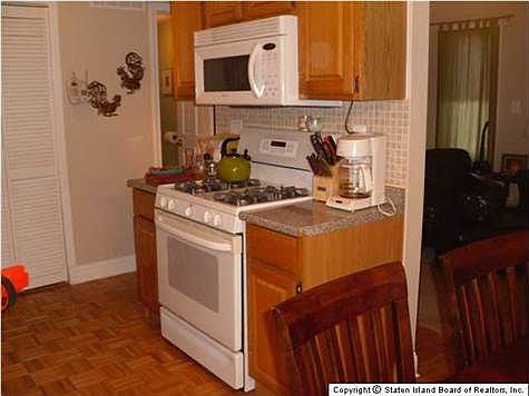 5th image of 133 Duer Ave
