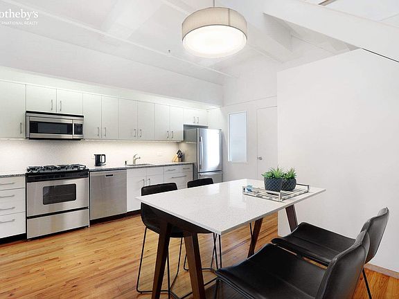 5th image of 14 E 4th St Room 811