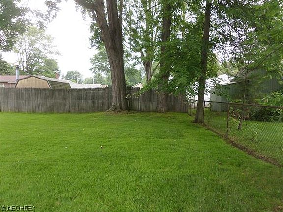 4th image of 7579 Holly Dr