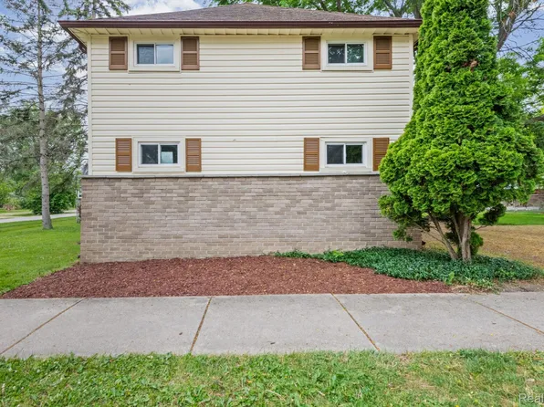 7993 Church Rd, Grosse Ile, MI 48138