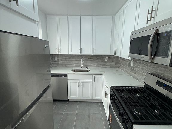 5th image of 195-60 Peck Ave APT 1A