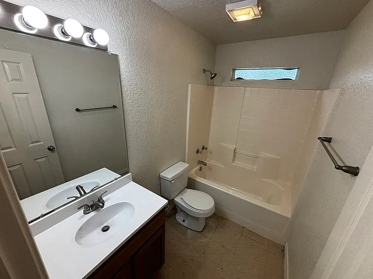 814 S Martin Luther King Jr Dr — Photo 11
