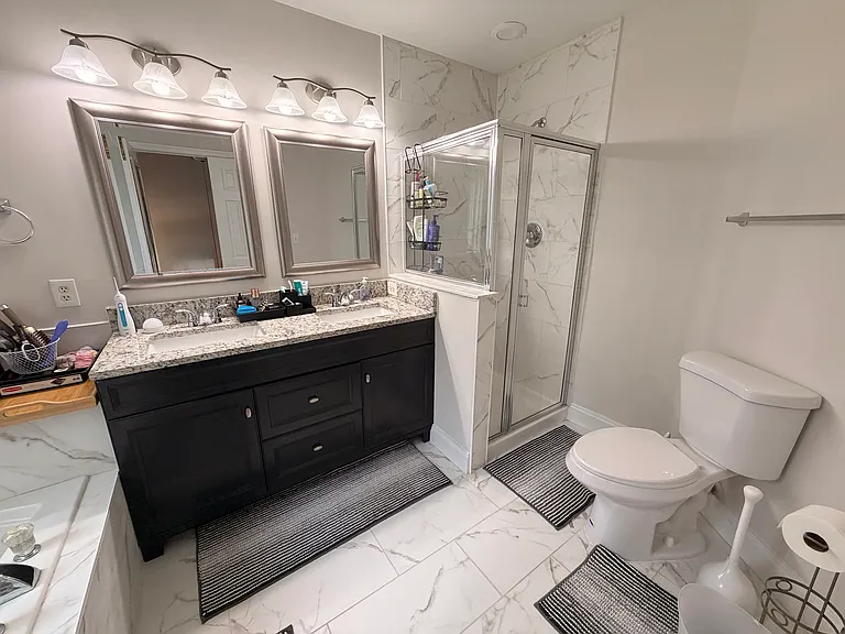 Primary Bedroom Ensuite Bath-3rd Floor (Occupied)
