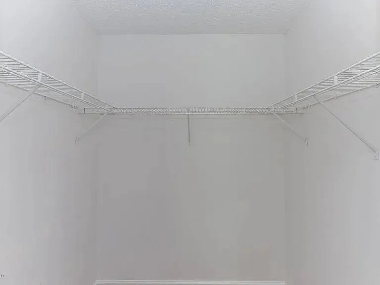 1710 Ashwood Cir — Photo 2