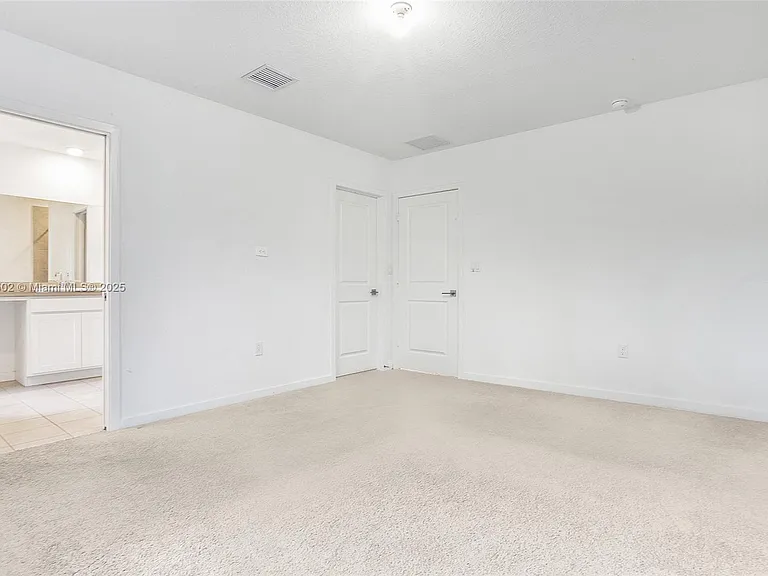 1363 NW 208th Ter — Photo 16