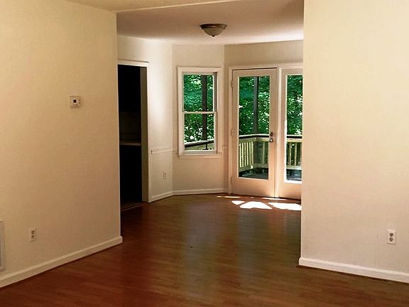 Living room/dinning area