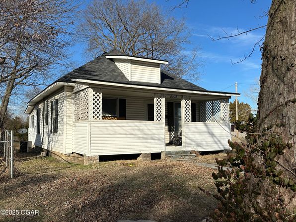 1005 Nelson St, Webb City, MO 64870