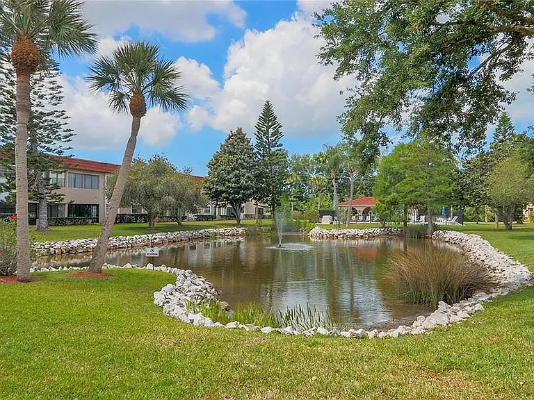 1753 Belleair Forest Dr #E1 — Photo 2