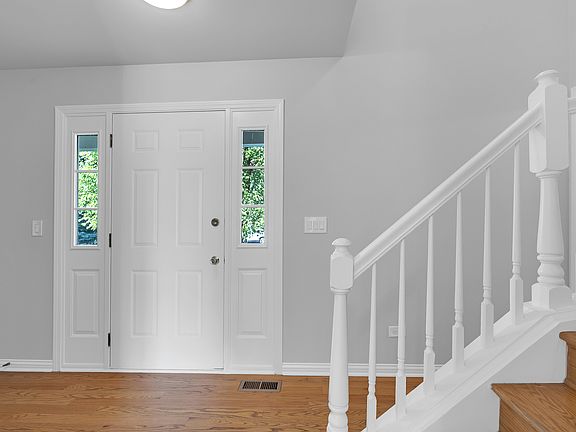 2nd image of 1917 Chestnut Grove Dr