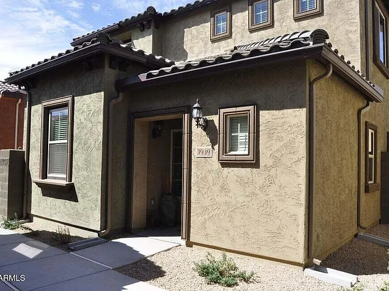 3939 E Cat Balue Dr — Photo 1