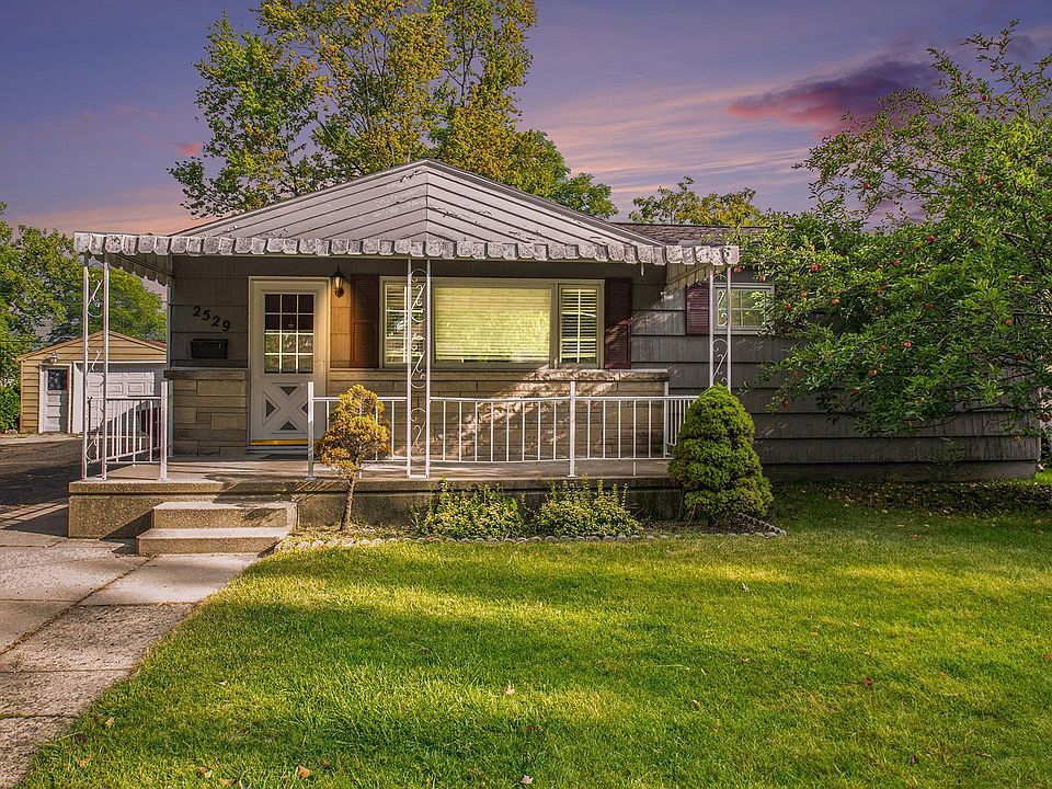 1st image of 2529 Benedict Ave