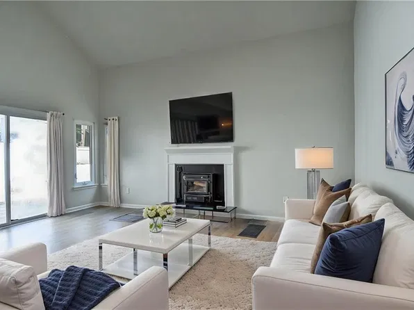 5373 Chatham Lake Dr, Virginia Beach, VA 23464