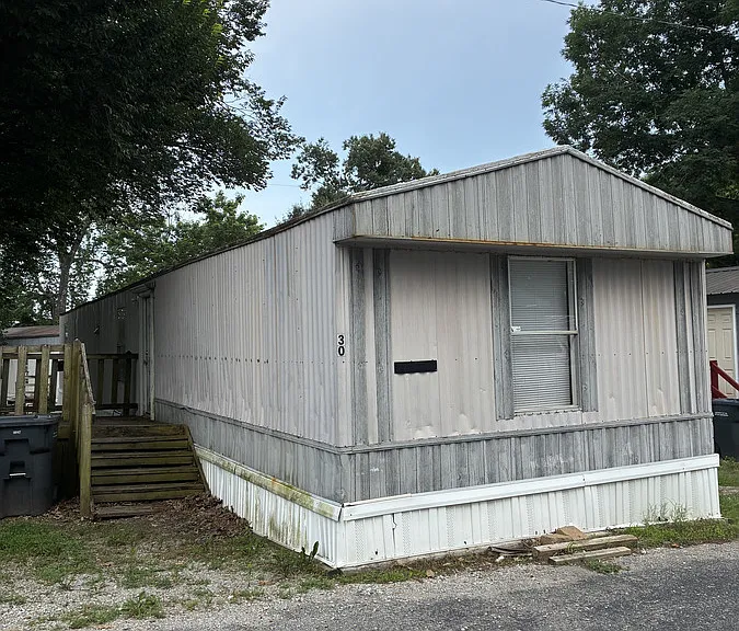 1305 N Floyd St #30 — Photo 1