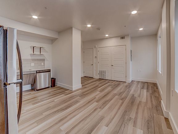 2nd image of 403 S Cheyenne Ave Unit 304
