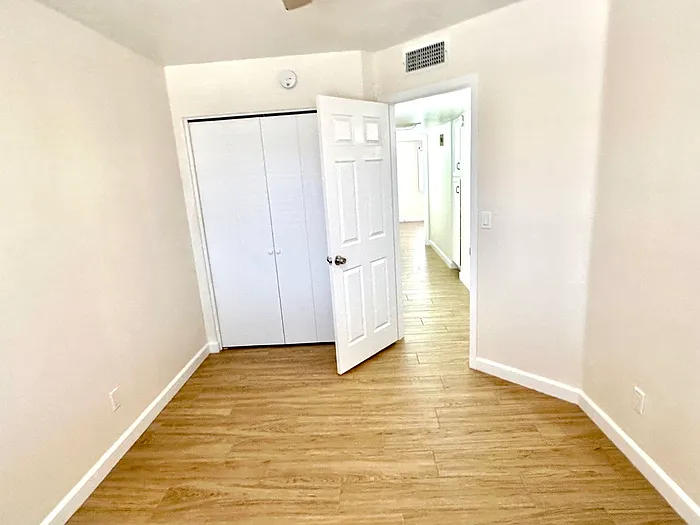 146 W Ivyglen St — Photo 9