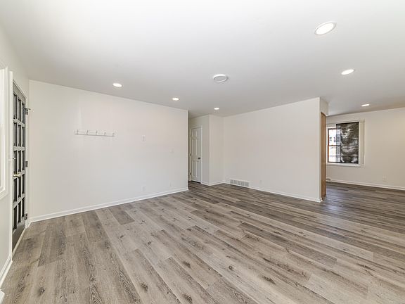 3rd image of 1008 S 10th Ave
