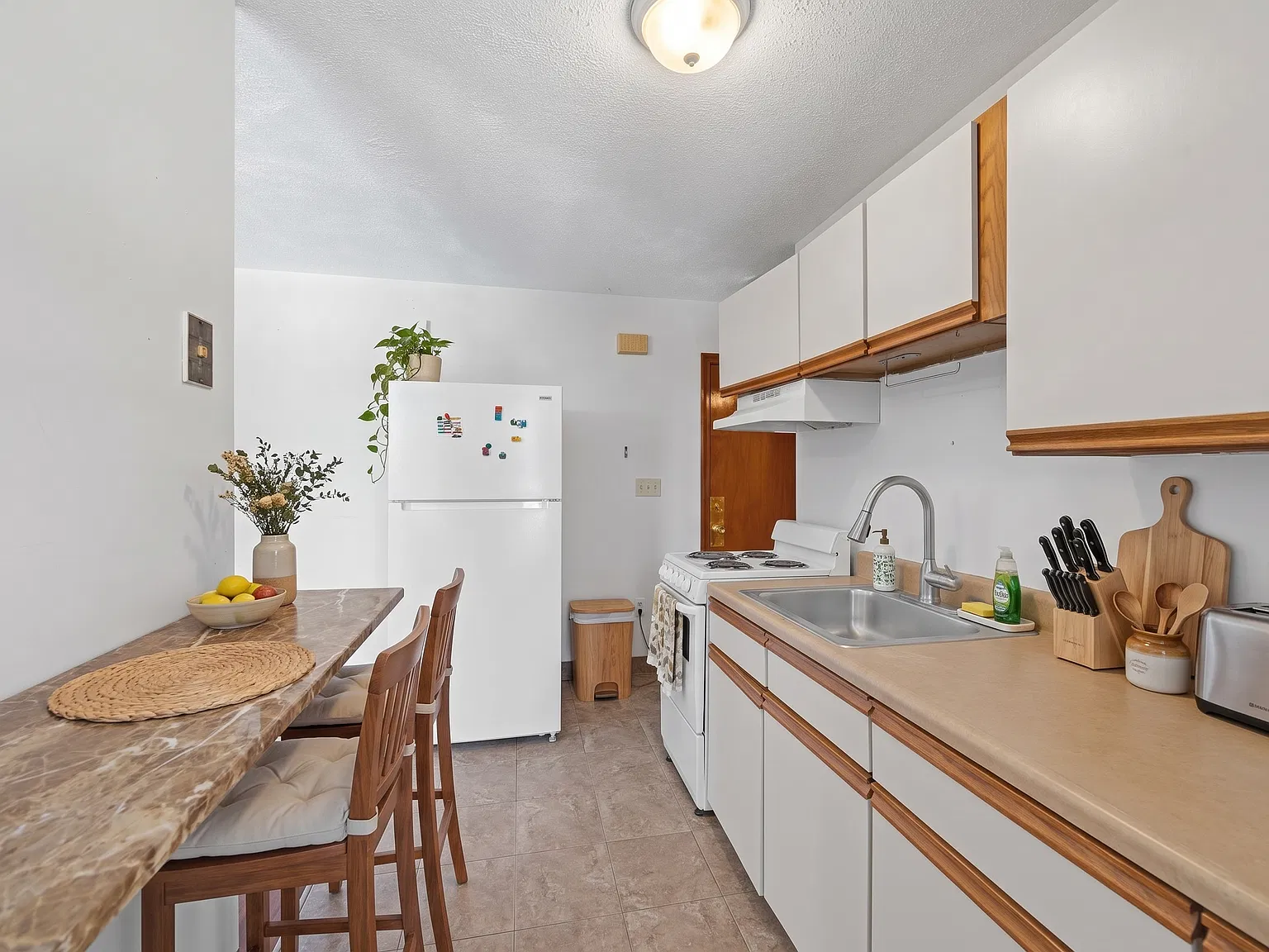 1 bed, 750 sqft, $1,900 — Photo 2