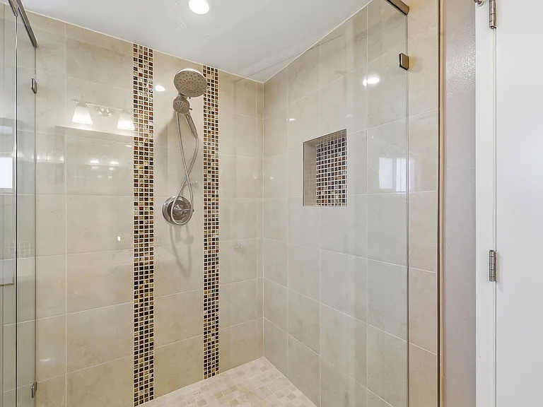 181 Piazza Way — Photo 38