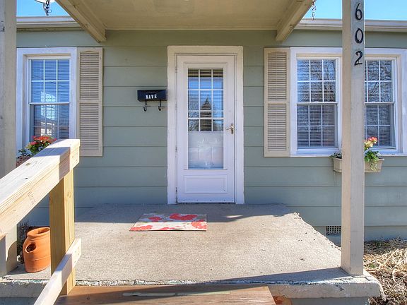 5th image of 602 N East St