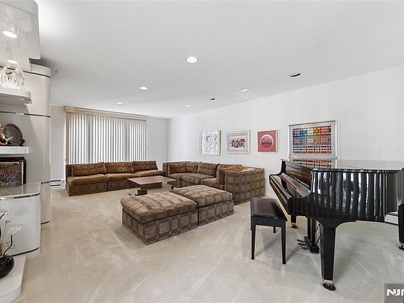 5th image of 585 Churchill Road