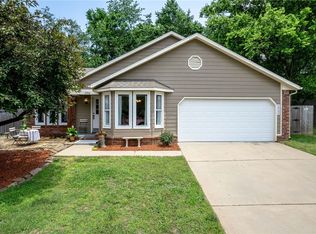 2942 N John Wayne Dr, Fayetteville, AR 72703