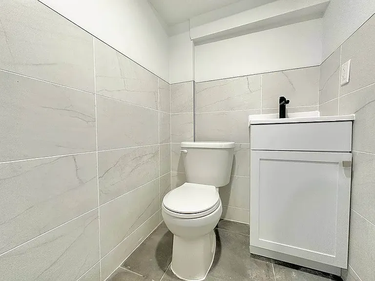 1118 Willoughby Ave #1L — Photo 6
