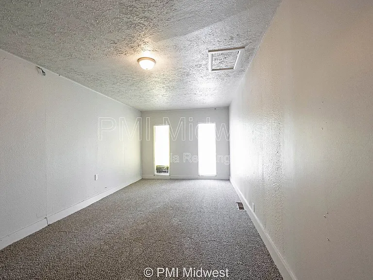 5925 Sunwood Dr — Photo 13